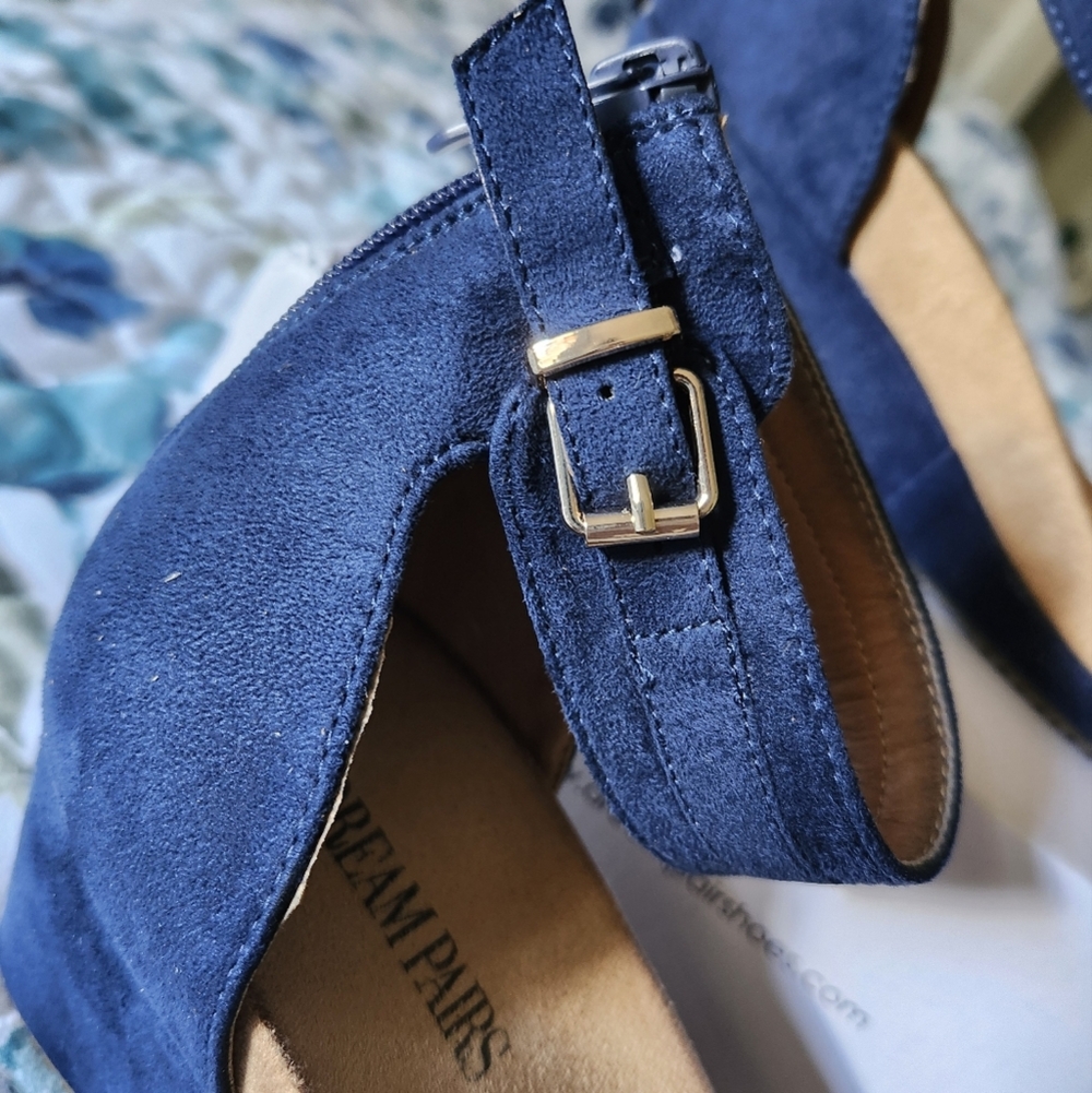 NWT Navy heel - Picture 3 of 4